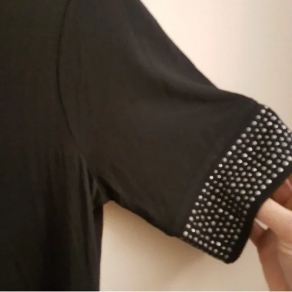 ROSE AND OLIVE Hi/Lo Pullover Top with Studded Hem and Sleeve Cuffs sz S - Picture 3 of 7